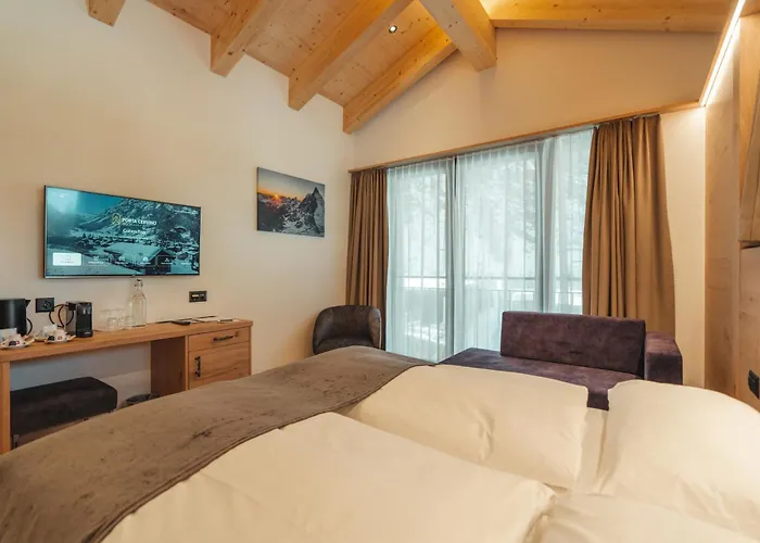 Hotel Porta Cervino - Parking & Dining